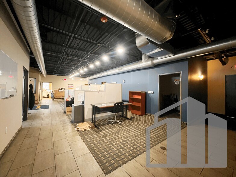 23800 Research Dr, Farmington Hills, MI à louer - Photo intérieure – Image 3 sur 5