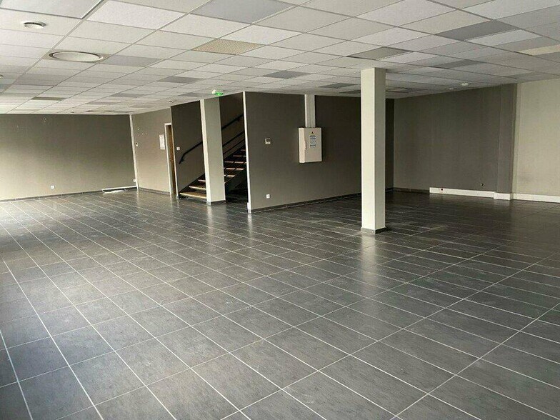 50 Rue Jean Zay, Saint-Priest à louer - Photo de l’immeuble – Image 2 sur 12