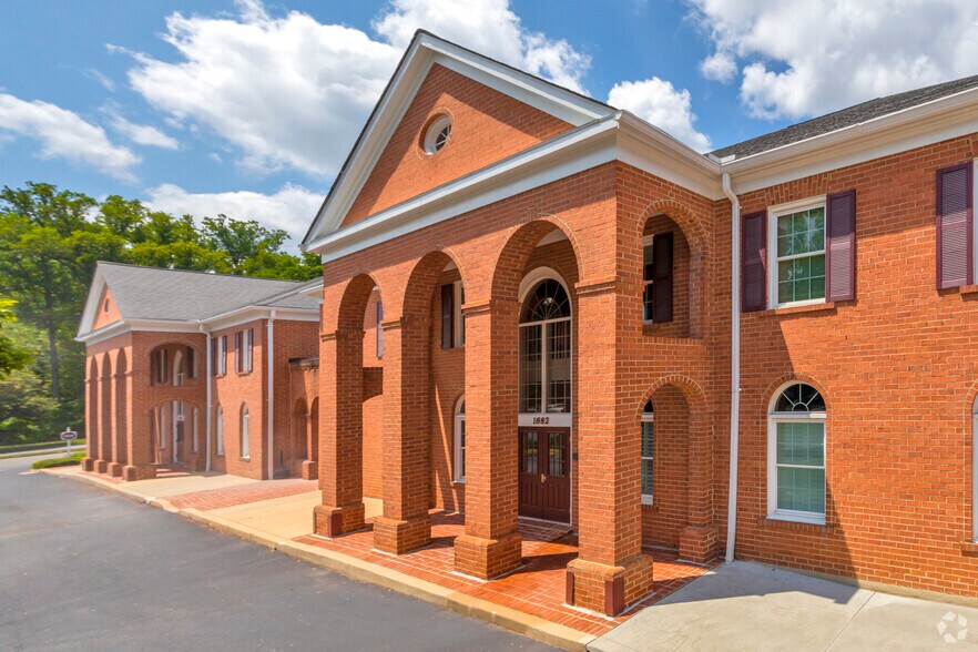 1680 E Gude Dr, Rockville, MD à louer - Photo de l’immeuble – Image 2 sur 34