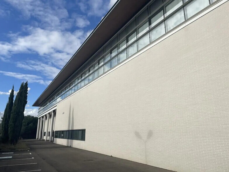 Local d’activités dans Romainville à louer - Photo de l’immeuble – Image 2 sur 18