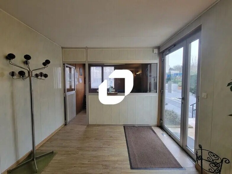 Bureau dans Palaiseau à louer - Hall d’entrée – Image 3 sur 15