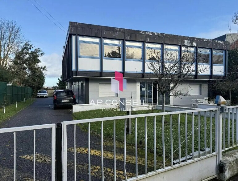 Bureau dans Versailles à louer - Photo de l’immeuble – Image 1 sur 3