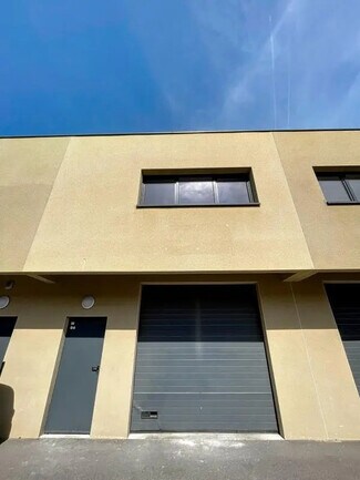 Plus de détails pour 21 Rue Gambetta, Fontaines-sur-Saône - Bureau, Local d'activités à louer