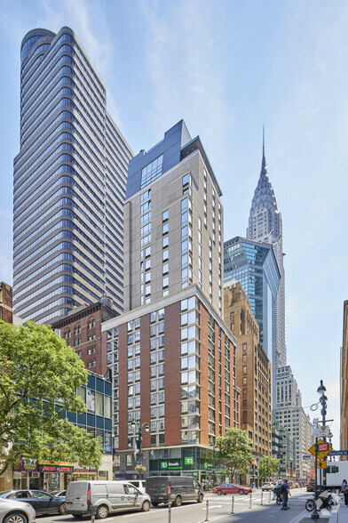 128 E 45th St, New York, NY à louer - Photo de l’immeuble – Image 3 sur 6