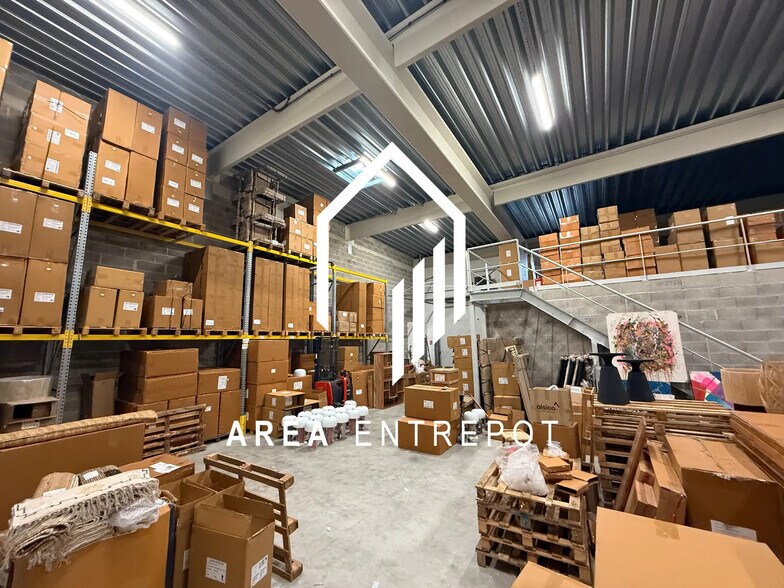 Local d’activités dans Aix-en-Provence à louer - Photo intérieure – Image 2 sur 7