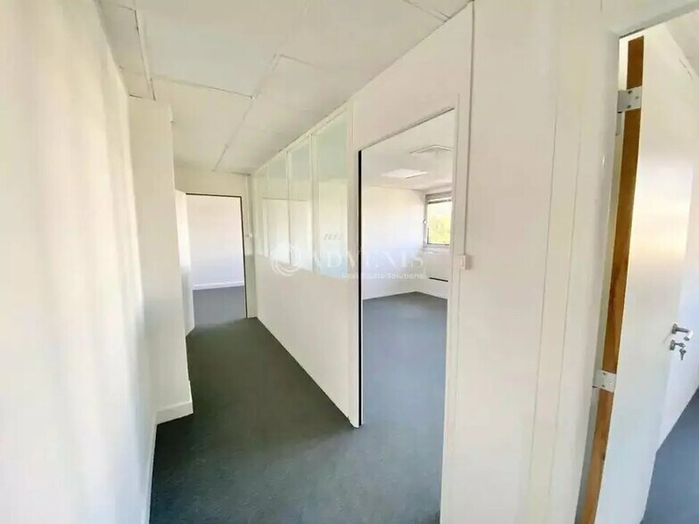 Bureau dans Le Chesnay-Rocquencourt à louer - Photo intérieure – Image 3 sur 4