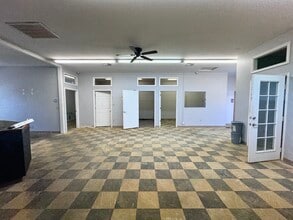 221 Locust St, Redding, CA à louer Photo intérieure– Image 2 sur 6