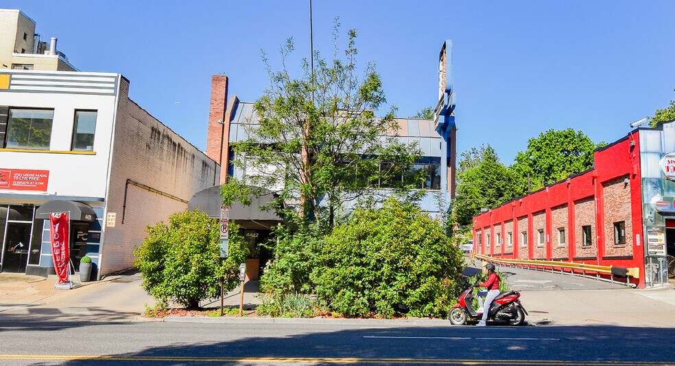 4422 Connecticut Ave NW, Washington, DC à vendre - Photo de l’immeuble – Image 3 sur 7