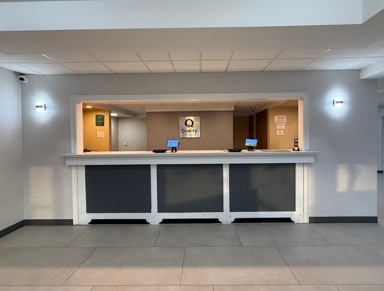 131 N Lobdell Hwy, Port Allen, LA à vendre - Hall d’entrée – Image 2 sur 11