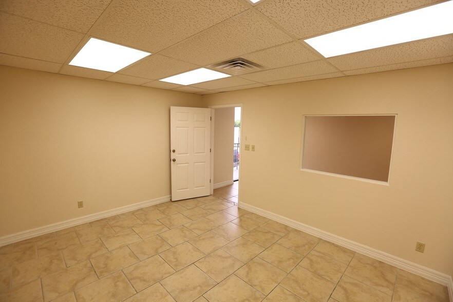 5426-5440 Schertz Rd, San Antonio, TX à louer - Photo de l’immeuble – Image 3 sur 16