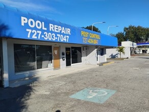 2860-2868 E Bay Dr, Largo, FL à louer Photo de l’immeuble– Image 1 sur 4