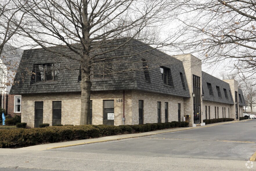 329 Belleville Ave, Bloomfield, NJ à louer - Photo principale – Image 1 sur 4