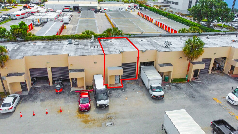 2104-2120 W 62nd St, Hialeah, FL à louer - Photo de l’immeuble – Image 2 sur 11