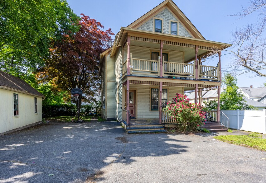 44 E Albert St, Torrington, CT à vendre - Photo de l’immeuble – Image 3 sur 22