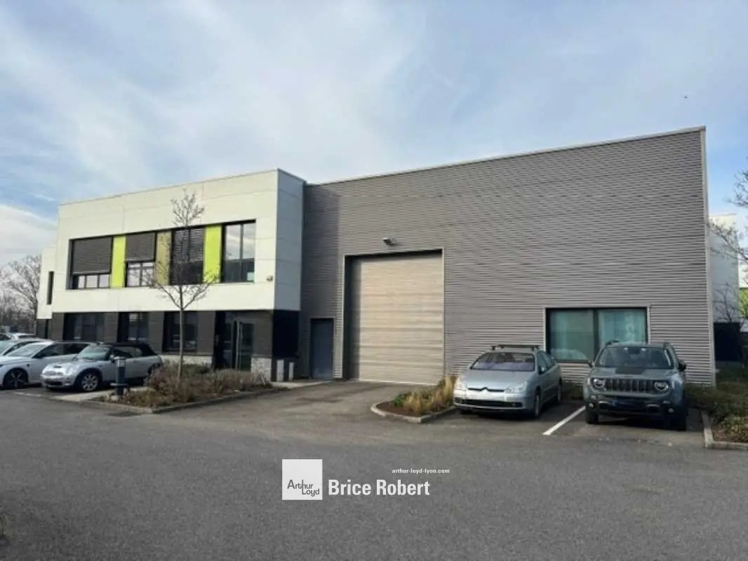 Bureau dans Vaulx-en-Velin à louer Photo de l’immeuble– Image 1 sur 9