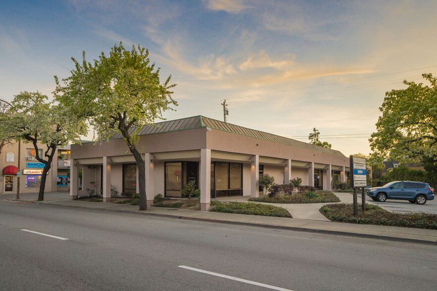 1048 El Camino Real, Redwood City, CA à louer - Photo de l’immeuble – Image 1 sur 3