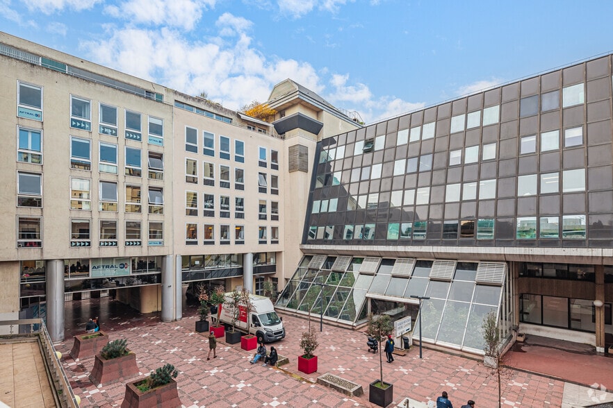 32 Bis Rue De Paradis, Paris à louer - Photo de l’immeuble – Image 3 sur 10