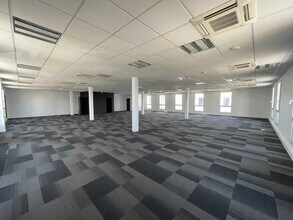 11 Rue Aimé Cotton, Saint-Priest à louer Photo intérieure– Image 2 sur 13