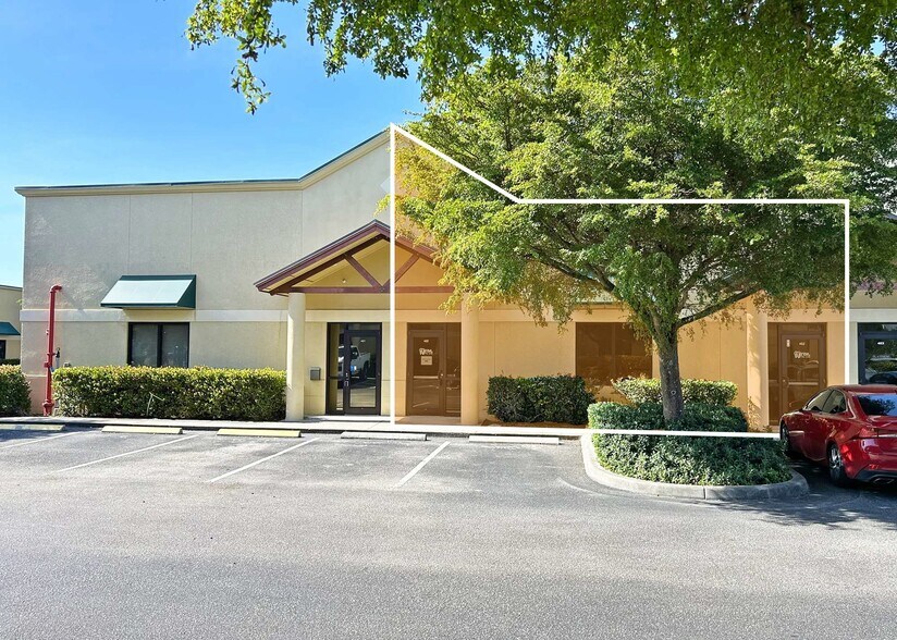 Page Field Plaza Suite 402, Fort Myers, FL à louer - Photo de l’immeuble – Image 1 sur 8