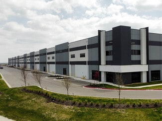 Plus de détails pour 2201 NE Town Centre Blvd, Lee's Summit, MO - Industriel/Logistique à louer