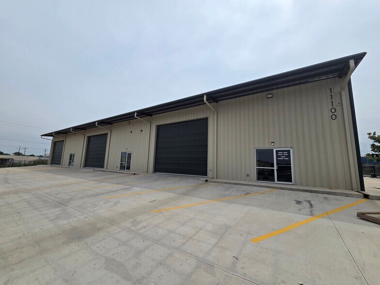 11100 Osgood Dr, San Antonio, TX à louer - Photo de l’immeuble – Image 2 sur 16
