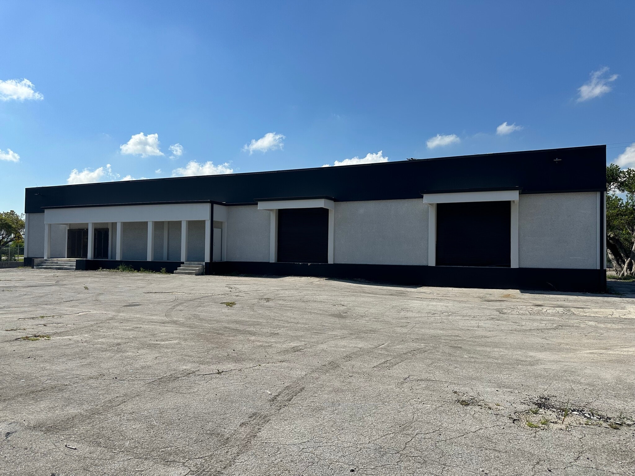 2901 NW 39th St, Miami, FL à louer Photo de l’immeuble– Image 1 sur 7