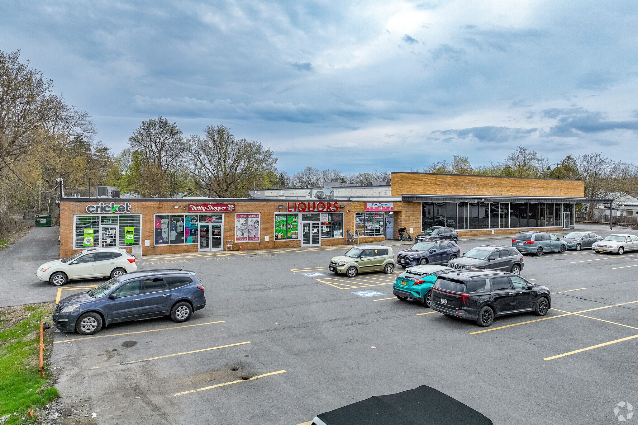 410-430 W Seneca Tpke, Syracuse, NY à louer Photo principale– Image 1 sur 5