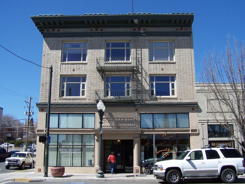 501 Main St, Klamath Falls, OR à louer - Photo de l’immeuble – Image 3 sur 10