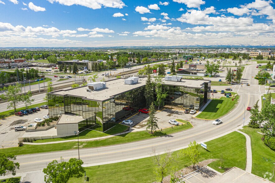 2912 Memorial Dr SE, Calgary, AB à louer - Aérien – Image 2 sur 2