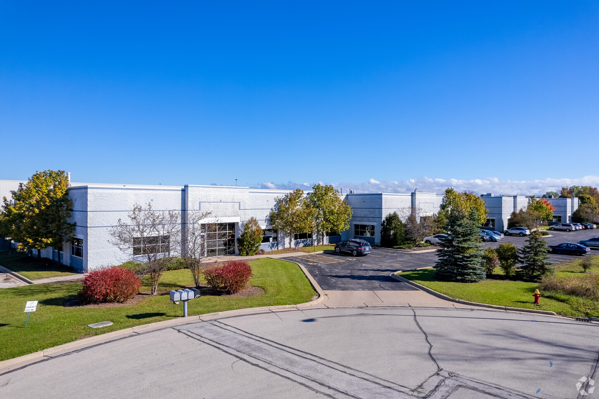 400 W Bell Ct, Oak Creek, WI à louer Photo principale– Image 1 sur 9