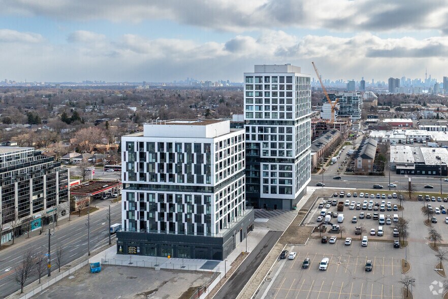 1007 The Queensway, Toronto, ON à vendre - Aérien – Image 3 sur 3