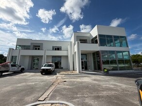 5236 Golden Gate Parkway, Naples, FL à louer Photo intérieure– Image 2 sur 6