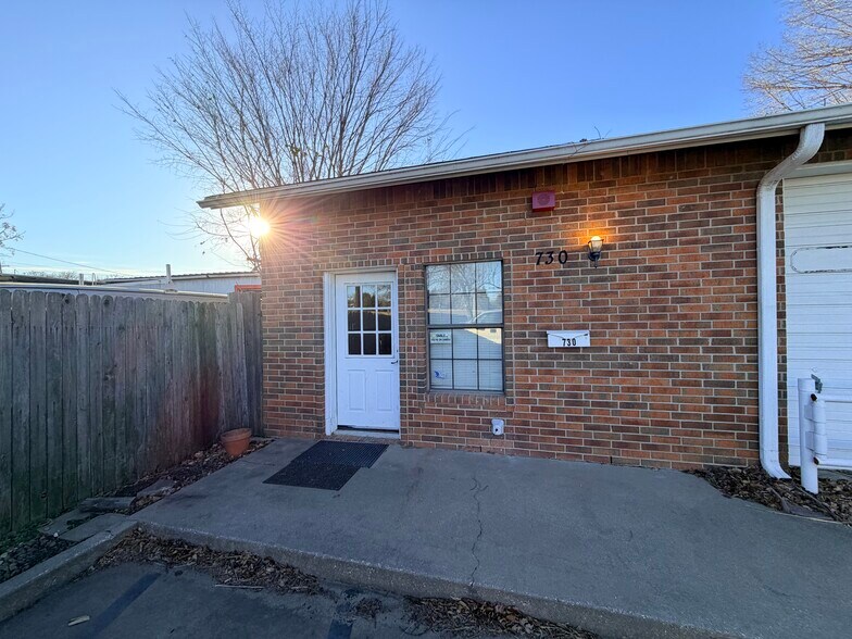 730 Wainwright St, Denton, TX à louer - Photo de l’immeuble – Image 2 sur 14
