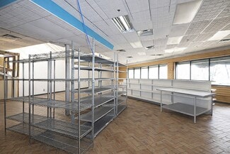 Plus de détails pour 10909 Rockaway Blvd, South Ozone Park, NY - Local d'activités à louer