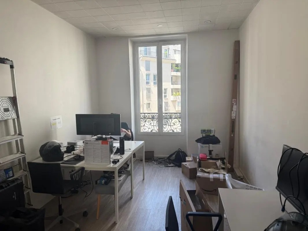 182 Rue La Fayette, Paris à louer Photo intérieure– Image 1 sur 6