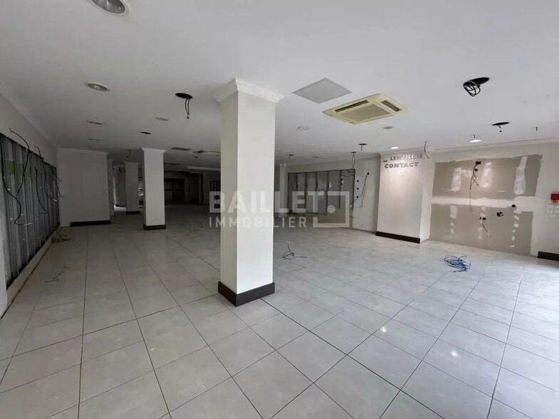 Local commercial dans Villeneuve-Loubet à louer - Photo de l’immeuble – Image 3 sur 21