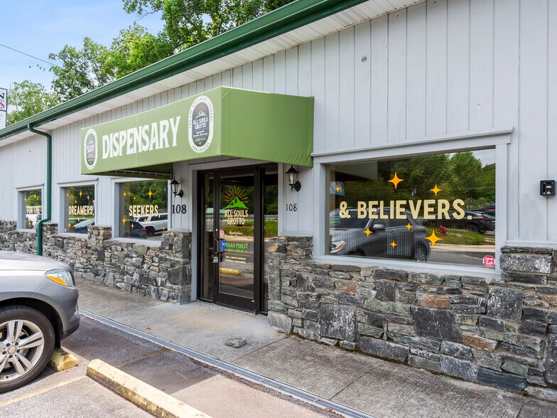 98-112 Hendersonville Hwy, Pisgah Forest, NC à louer - Photo de l’immeuble – Image 1 sur 24