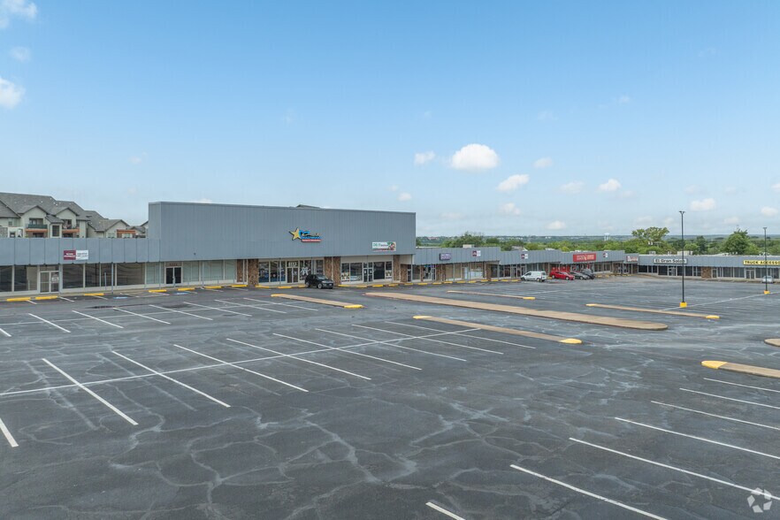 8101-8155 W Camp Bowie Blvd, Fort Worth, TX à louer - Photo de l’immeuble – Image 3 sur 25