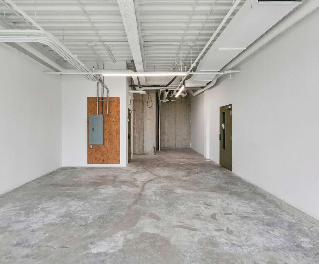 288-300 Geary Ave, Toronto, ON M6H 2C5 - Lot 401 - - Photo intérieure - Image 1 of 9