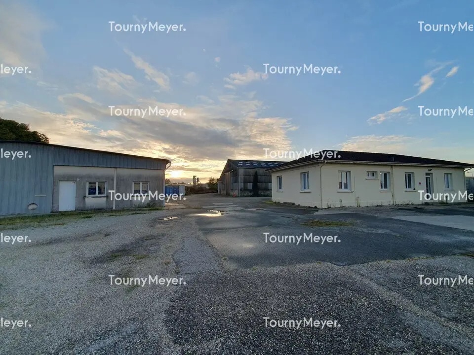 Local d'activités dans Saint-Louis-de-Montferrand à vendre Photo de l’immeuble– Image 1 sur 8