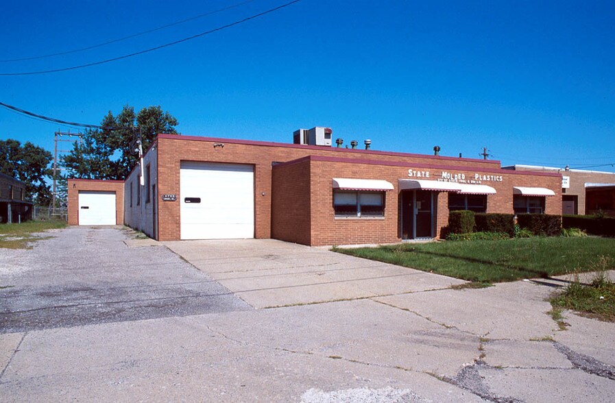 4780 Briar Rd, Cleveland, OH à louer - Photo de l’immeuble – Image 1 sur 7