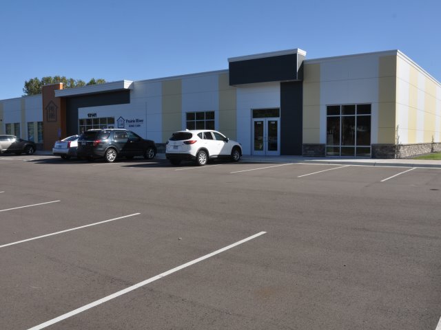 10141 University Ave NE, Blaine, MN à louer - Photo de l’immeuble – Image 1 sur 6