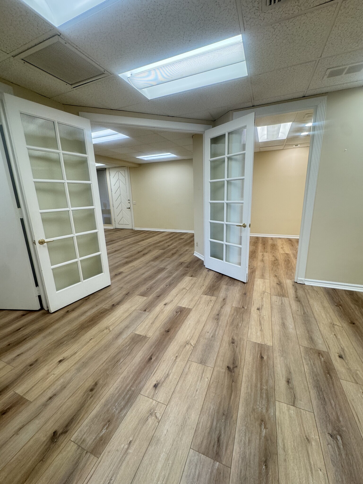 1101 Dove St, Newport Beach, CA à louer Photo principale– Image 1 sur 44