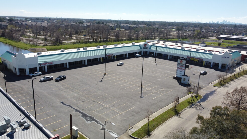9820 Lake Forest Blvd, New Orleans, LA à vendre - Photo de l’immeuble – Image 1 sur 5