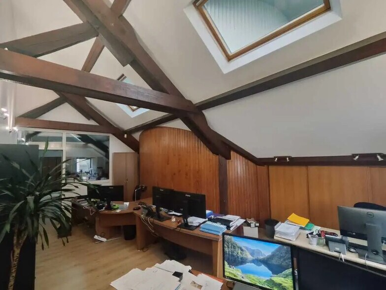 19 Avenue Des Indes, Les Ulis à louer - Photo de l’immeuble – Image 3 sur 9