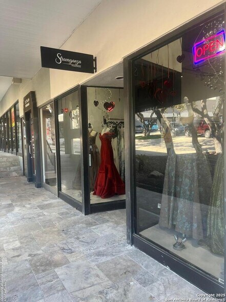 11800-11874 Wurzbach Rd, San Antonio, TX à louer - Photo de l’immeuble – Image 3 sur 22