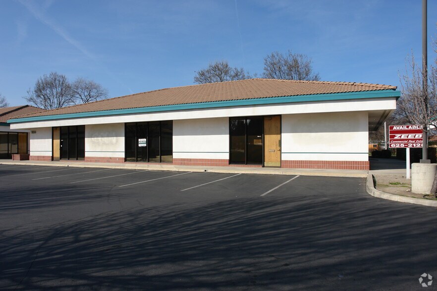1820 S Central St, Visalia, CA à louer - Photo de l’immeuble – Image 3 sur 7