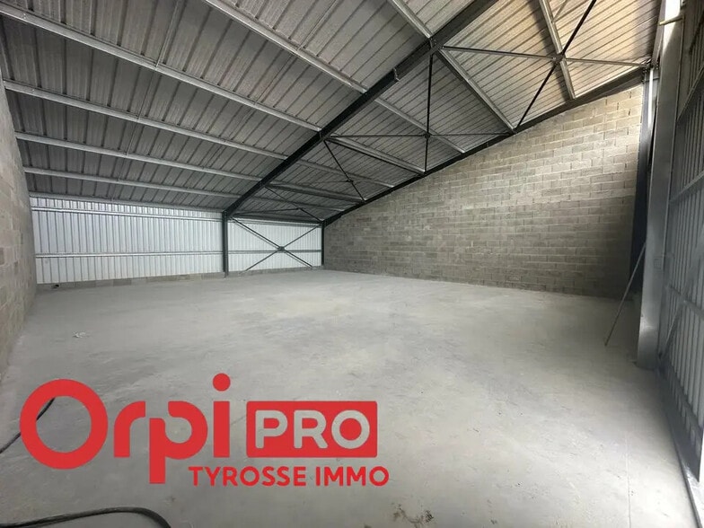 Industriel/Logistique dans Saubrigues à louer - Photo de l’immeuble – Image 3 sur 4