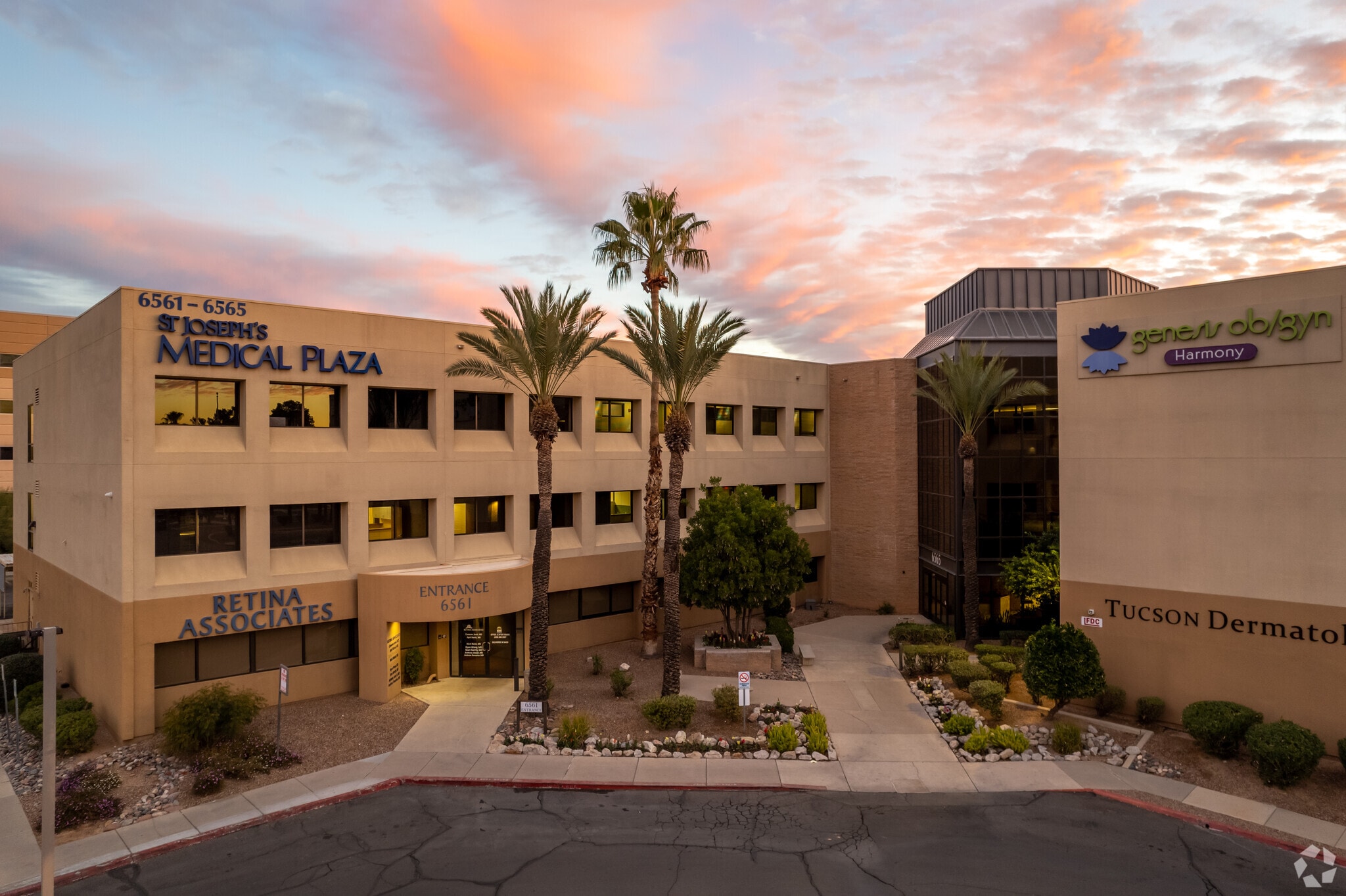 6565 E Carondelet Dr, Tucson, AZ à louer Photo principale– Image 1 sur 10