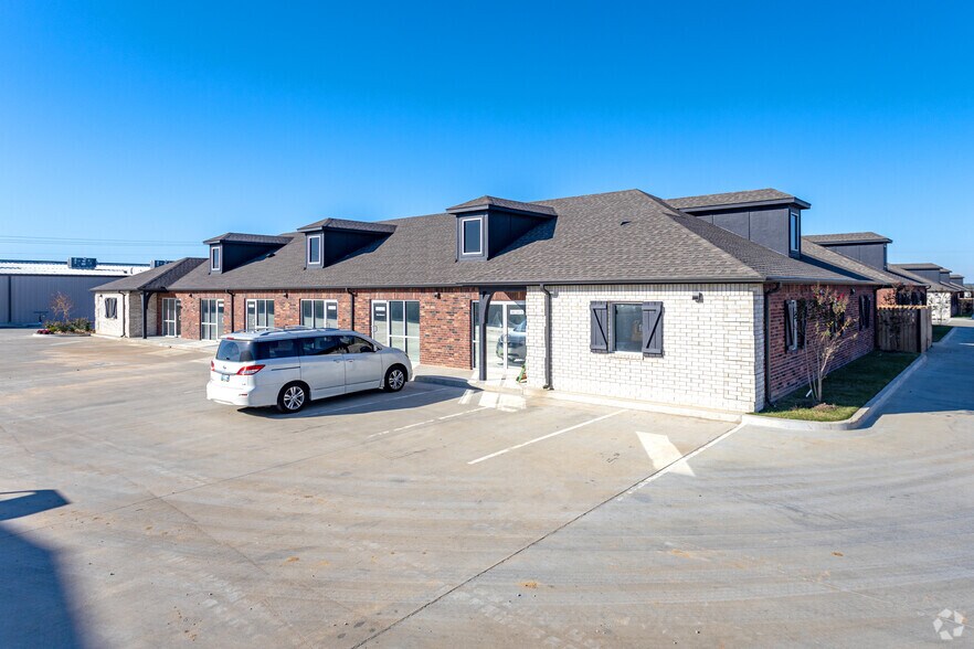 15067 S Elwood Ave, Glenpool, OK à vendre - Photo de l’immeuble – Image 3 sur 3